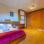 1650, In Out, Exceptional With Panoramic Views Lägenhetshotell Courchevel